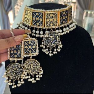 Deep blue & gold set.